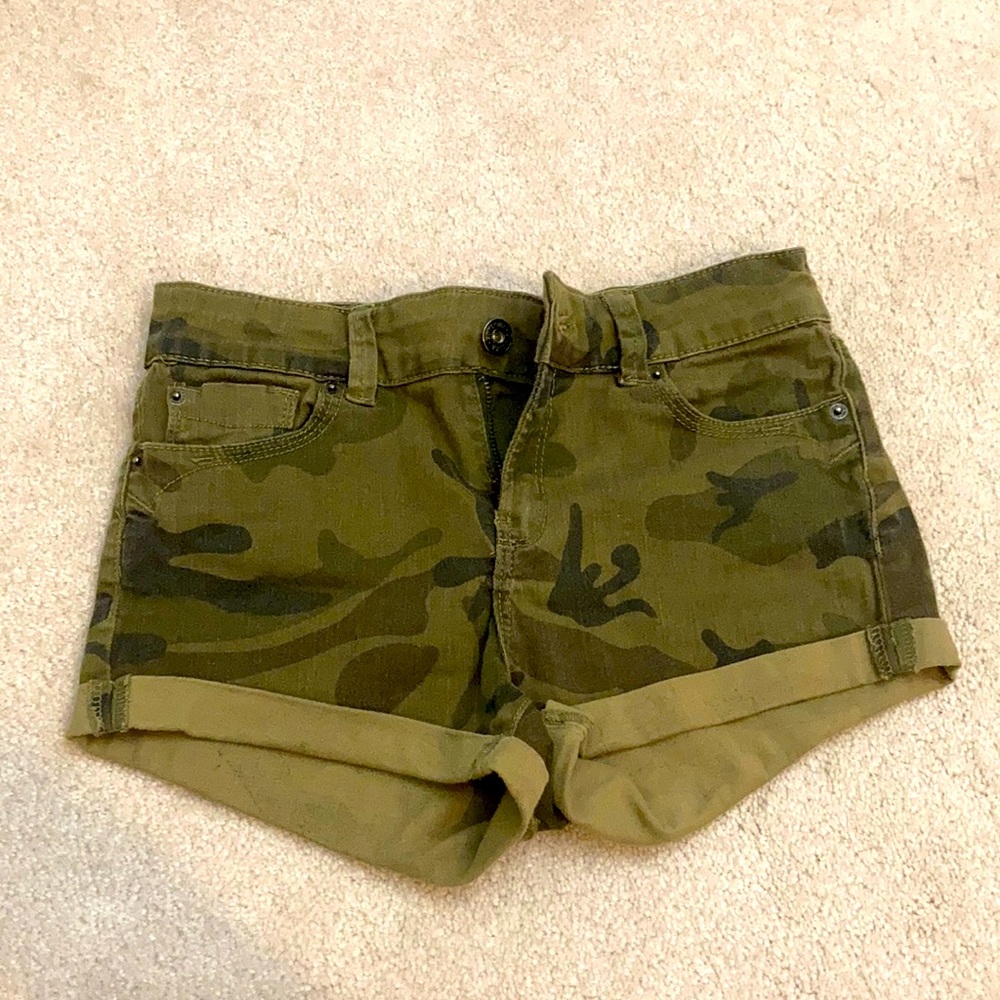 Cute Bershka Shorts, size 4, camo